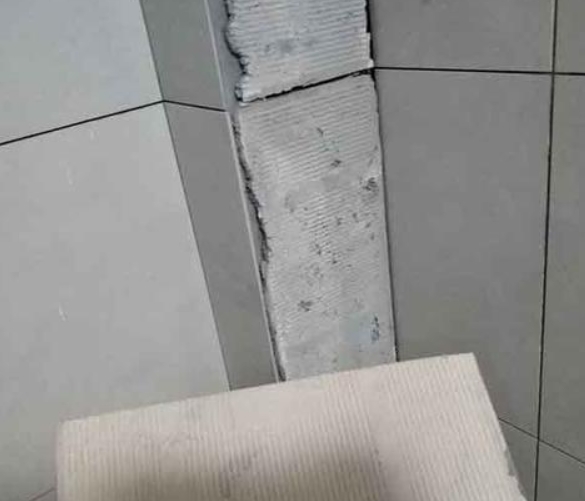 黄石瓷砖空鼓维修公司分享下厨房瓷砖脱落的补救措施。